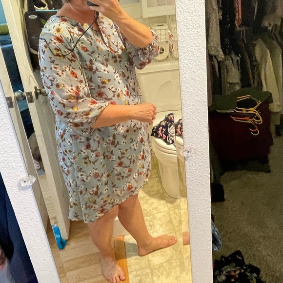 Built by Dreamers XXL sheer floral blue with liner. 2/3 sleeves. - Picture 7 of 9